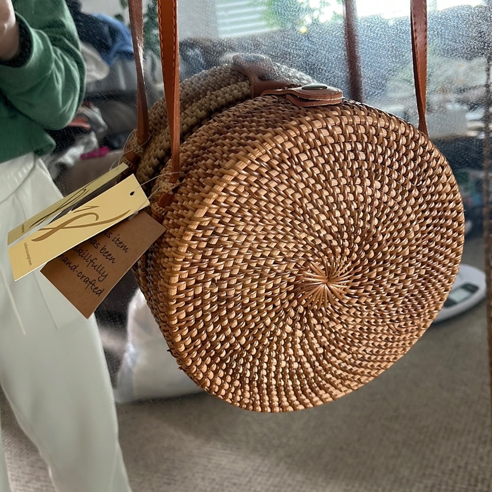 Cross body wicker purse